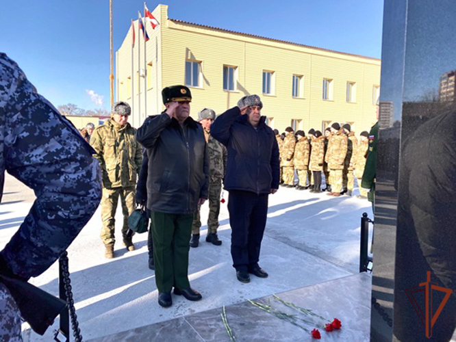 Увековечили память погибших при исполнении служебного долга сотрудников Росгвардии в Амурской области 