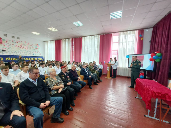 Парта Героя памяти погибшего сотрудника ОМОН открыта в Карачаево-Черкесии