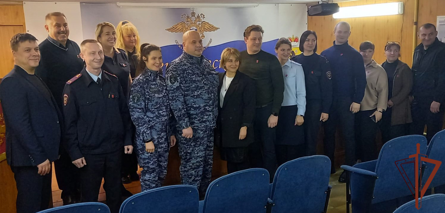  В Ярославской области росгвардейцы вступили в ряды "Движения первых" 