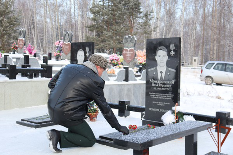 Мемориал погибшим сотрудникам ОМОН «Ураган» Росгвардии открыли в Хабаровском крае 
