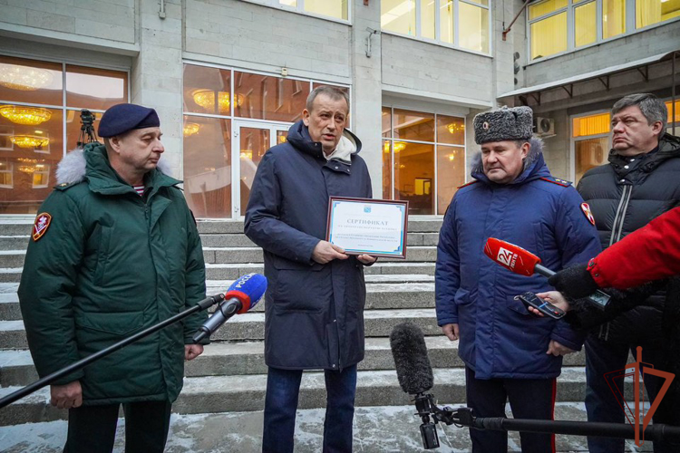 Новые служебные автомобили передало росгвардейцам в Ленинградской области региональное правительство  