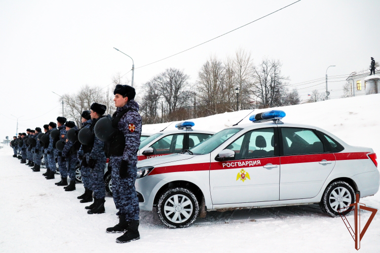 Ключи от новых служебных автомобилей вручили  росгвардейцам в Архангельске