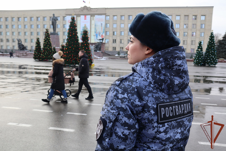 Росгвардейцы обеспечили безопасность открытия главной городской елки в Ставрополе