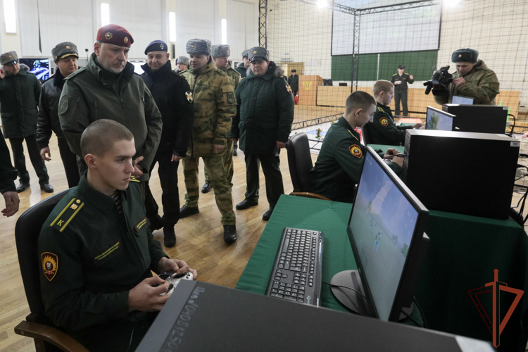 Генерал-лейтенант Алексей Воробьев вручил награды росгвардейцам в Санкт-Петербурге (видео)