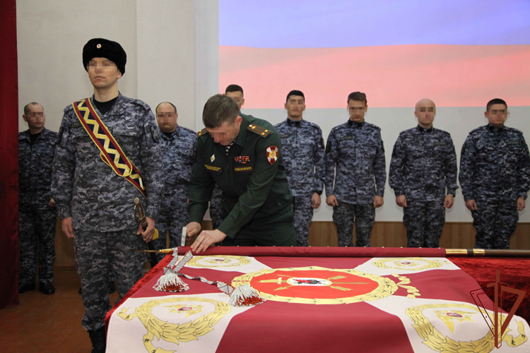 Воинской части Росгвардии в Казани вручили Боевое знамя 