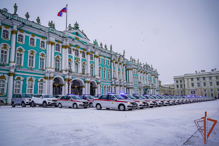 Генерал-лейтенант Алексей Воробьев и губернатор Санкт-Петербурга Александр Беглов поздравили росгвардейцев с Днем Конституции (видео)