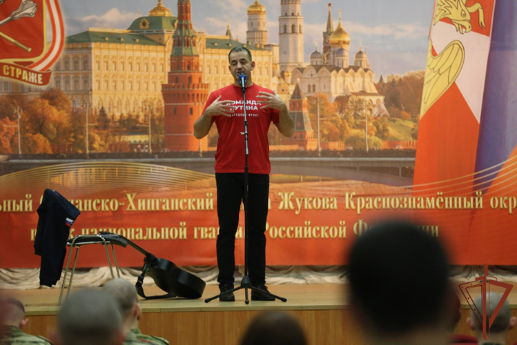 Творческий вечер народного артиста России Дмитрия Певцова прошел в управлении Центрального округа Росгвардии