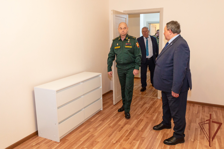 Росгвардейцам вручили ключи от новых квартир в Ленинградской области