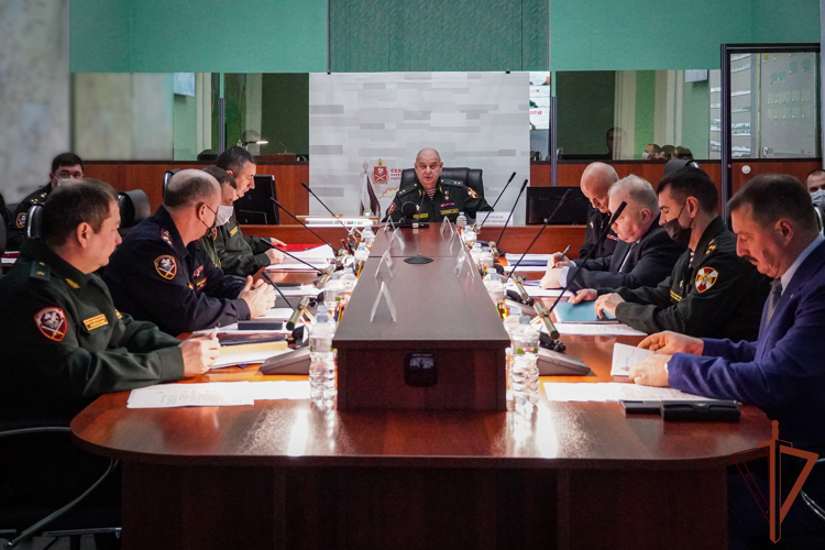 Оперативный штаб СЗО Росгвардии обсудил обеспечение безопасности новогодних праздников и выборов  