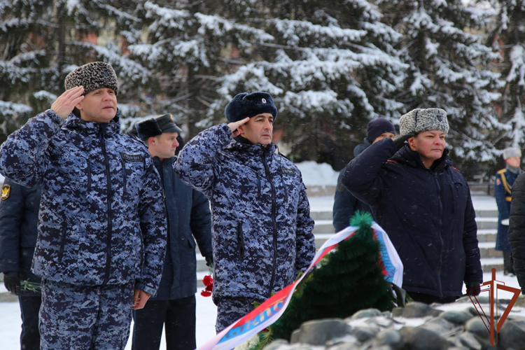 Росгвардия приняла участие в памятных мероприятиях ко Дню неизвестного солдата на Урале