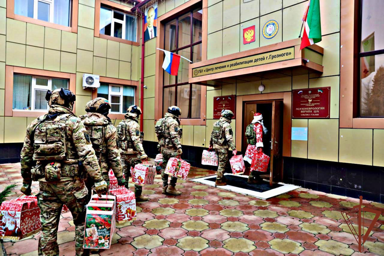 К акции «Дед Мороз специального назначения» присоединились росгвардейцы в Чеченской Республике