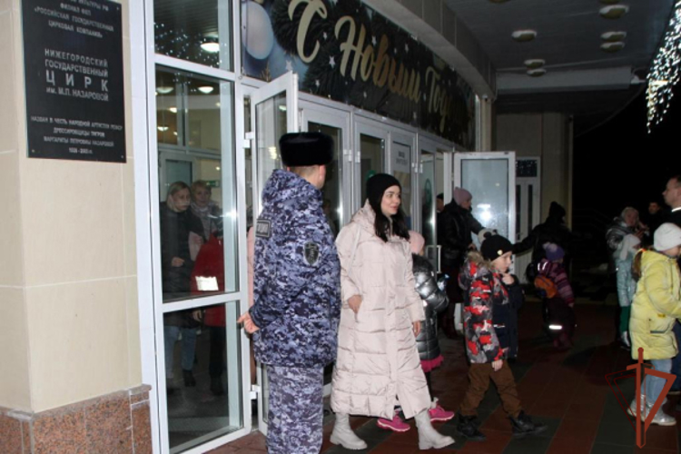 Нижегородский государственный цирк выступил с новогодней программой перед детьми росгвардейцев