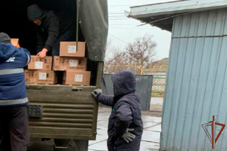 Гуманитарный груз доставили росгвардейцы жителям Херсонской области