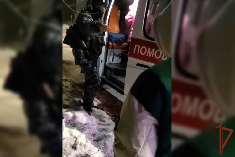Сотрудники Росгвардии эвакуировали жильцов из горящего многоквартирного дома в Кемеровской области