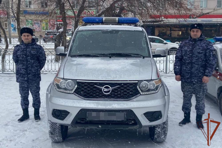 Росгвардейцы оказали помощь страдающей эпилепсией женщине в Омске