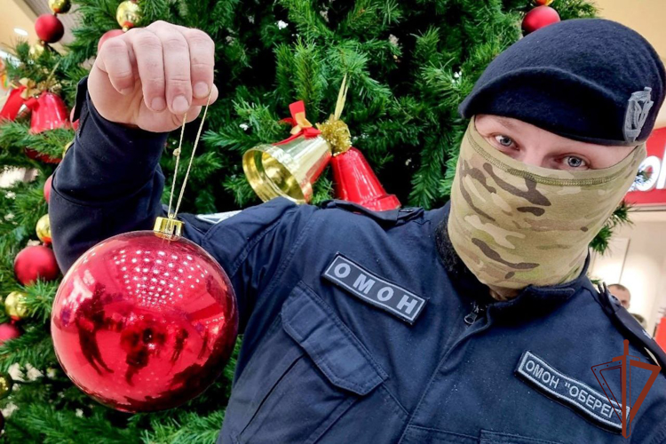 Росгвардейцы исполнили новогодние желания кузбасских детей