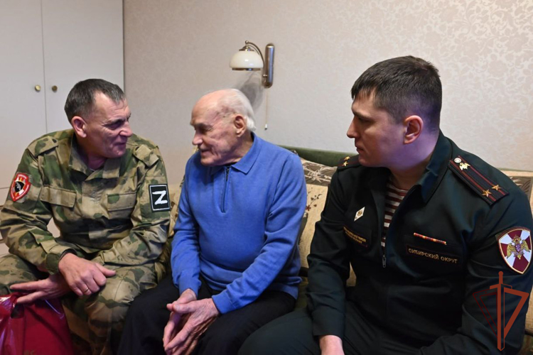 Росгвардия поздравила с наступающим Новым годом ветеранов Великой Отечественной войны 