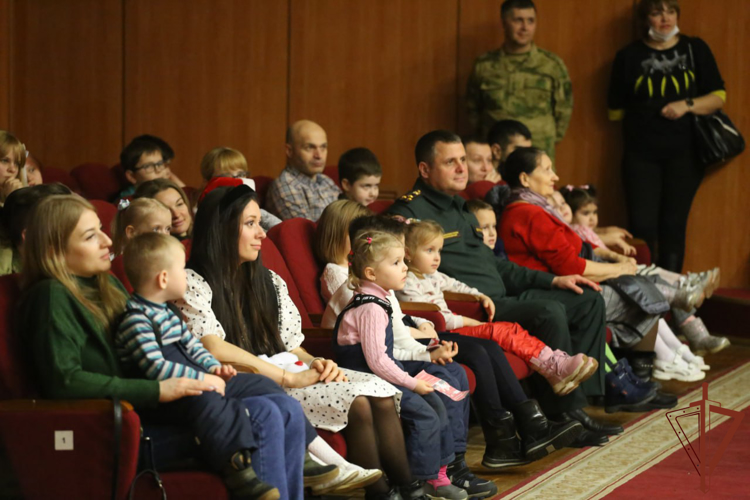 В регионах ЦФО дети росгвардейцев принимают участие в ведомственной акции «Дед Мороз специального назначения»