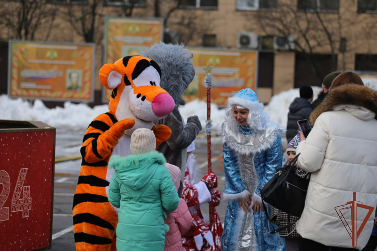 В регионах ЦФО дети росгвардейцев принимают участие в ведомственной акции «Дед Мороз специального назначения»