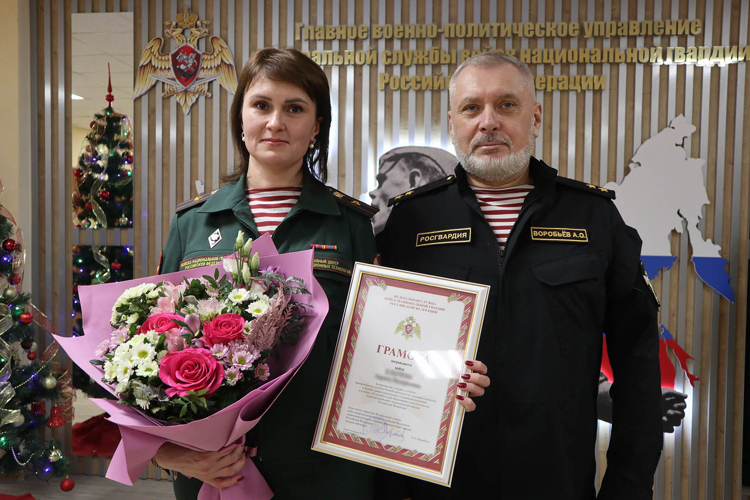 Генерал-лейтенант Алексей Воробьев вручил почетные грамоты специалистам психологических подразделений Росгвардии