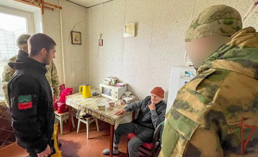 Росгвардейцы поздравили ветеранов Великой Отечественной войны с наступающим Новым годом