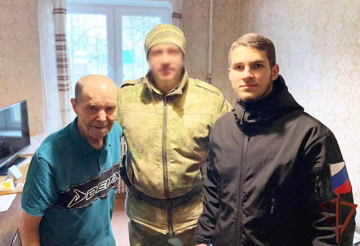 Росгвардейцы поздравили ветеранов Великой Отечественной войны с наступающим Новым годом