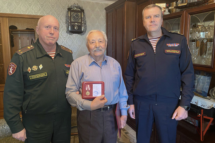 Росгвардейцы поздравили с 96-летием ветерана Великой Отечественной войны и войск правопорядка в Краснодаре