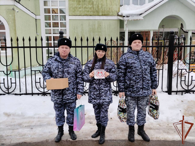 Акция Росгвардии «Дед Мороз специального назначения» шагает по городам Центральной России