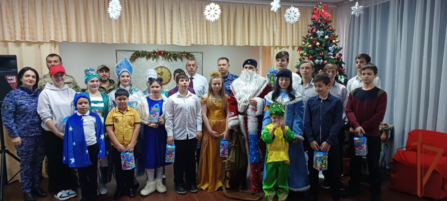 Дед Мороз специального назначения поздравил детей из Карачаево-Черкесии