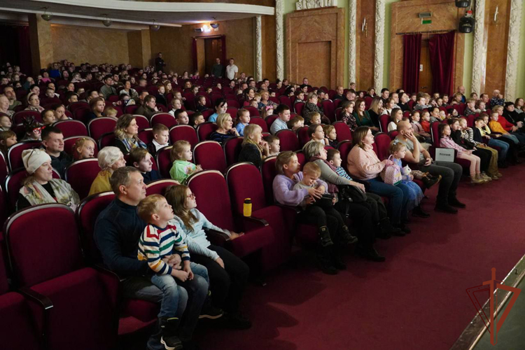 Более трёх тысяч зрителей посетили спектакли театра Росгвардии в Санкт-Петербурге