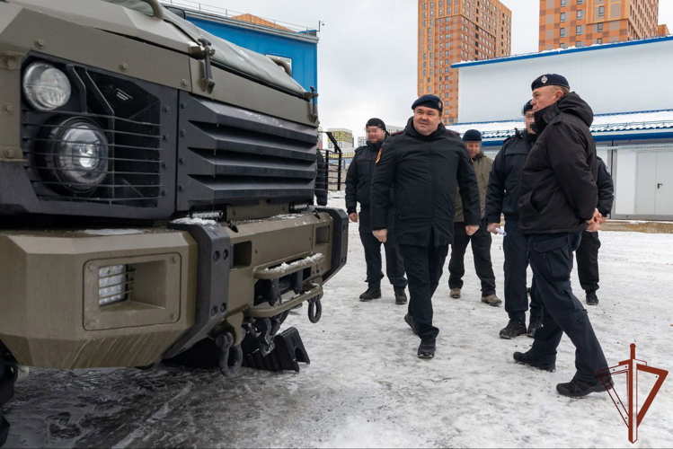 Генерал-полковник Владислав Ершов и генерал-полковник полиции Сергей Лебедев передали служебные автомобили и вручили награды сотрудникам СОБР «Рысь» Росгвардии (видео)