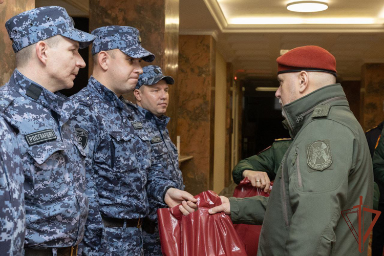 Генерал-лейтенант Алексей Воробьев по поручению директора Росгвардии поздравил заступающих на дежурство в новогоднюю ночь росгвардейцев
