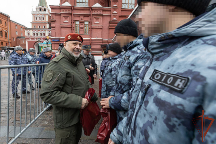 Генерал-лейтенант Алексей Воробьев по поручению директора Росгвардии поздравил заступающих на дежурство в новогоднюю ночь росгвардейцев