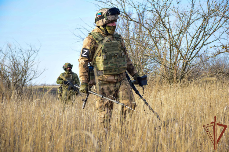 Девушка-кинолог обнаружила несколько тайников с боеприпасами в зоне СВО (видео)