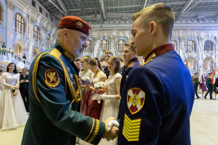 Генерал-лейтенант Алексей Воробьев от имени директора Росгвардии  поприветствовал участников VIII Международного Кремлевского Благотворительного Кадетского Бала
