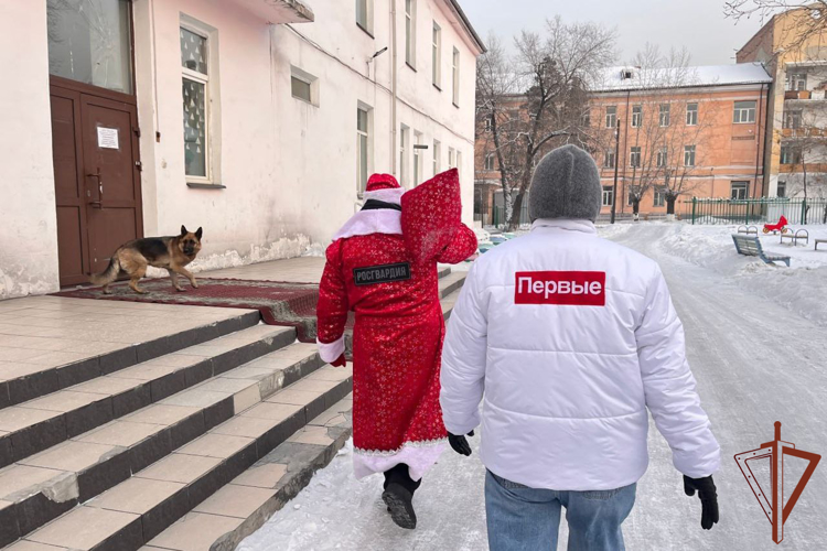 Новогодние мероприятия для детей в рамках ведомственной акции «Дед Мороз специального назначения» состоялись в Сибири