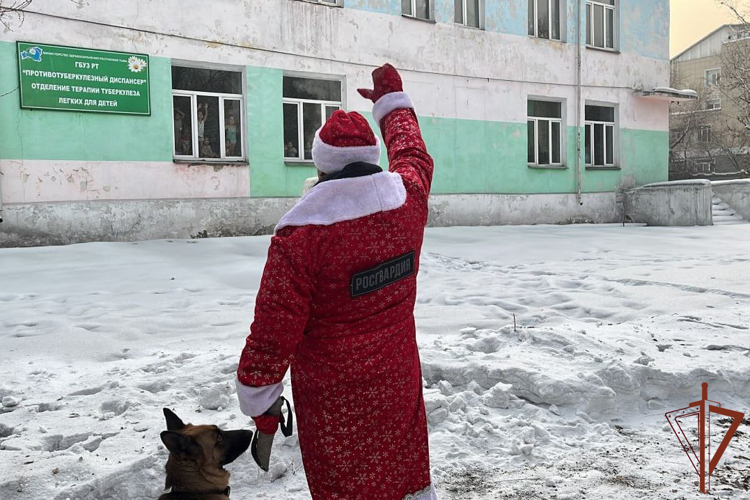 Новогодние мероприятия для детей в рамках ведомственной акции «Дед Мороз специального назначения» состоялись в Сибири