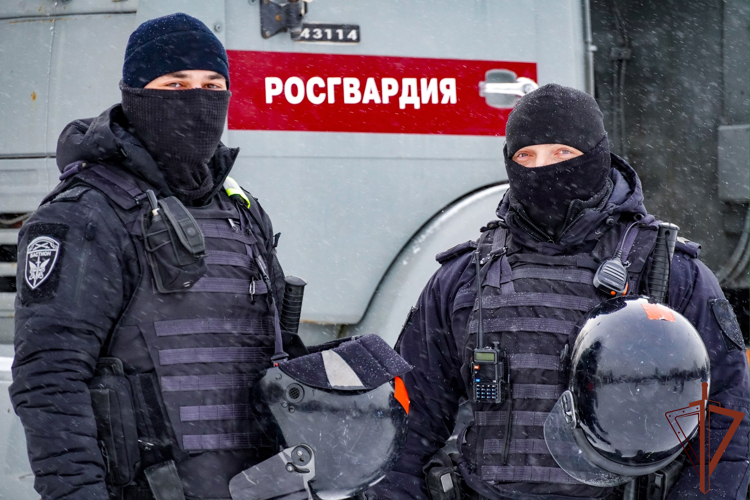 Безопасность массовых мероприятий в Санкт-Петербурге обеспечили росгвардейцы