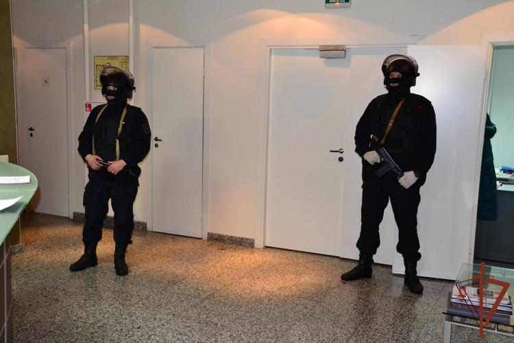 Спецназ Росгвардии задержал подозреваемых в крупном мошенничестве в Самарской области
