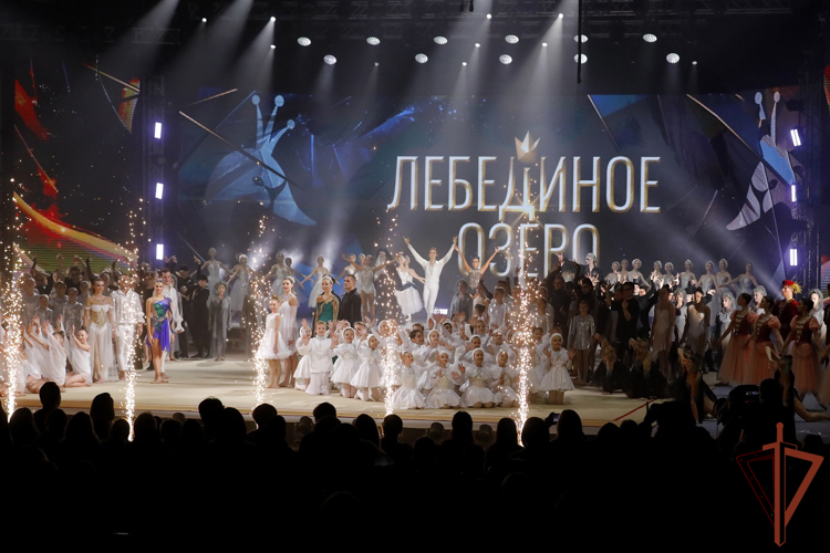Дети росгвардейцев посетили шоу «Лебединое озеро» в Нижнем Новгороде