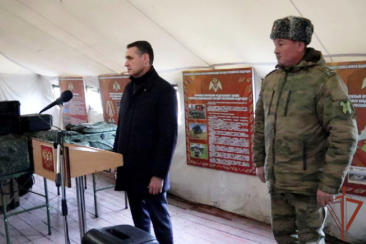 Губернатор региона передал росгвардейцам военно-технические средства в Ростове-на-Дону
