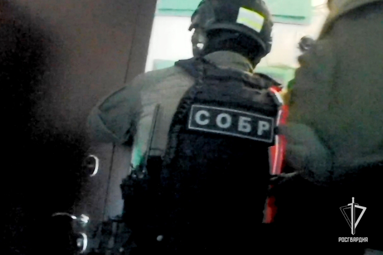 СОБР Росгвардии задержал подозреваемых в коррупционных преступлениях в Архангельске