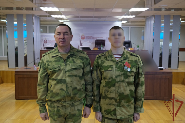 Военнослужащие Уральского округа Росгвардии удостоены государственных наград