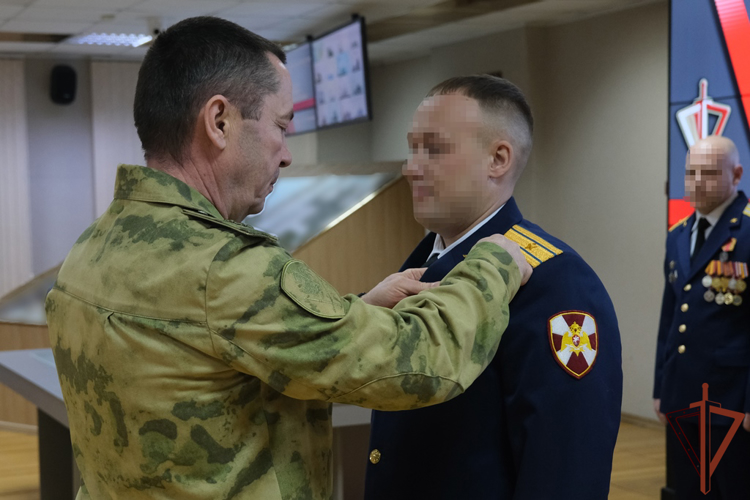Военнослужащие Уральского округа Росгвардии удостоены государственных наград