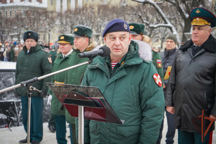 Дипломы об окончании Михайловской военной артиллерийской академии вручены офицерам Росгвардии в Санкт-Петербурге 