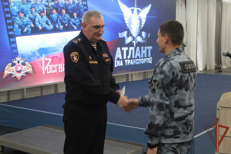 ОМОН на транспорте «Атлант» Росгвардии отпраздновал своё 30-летние в Саратове
