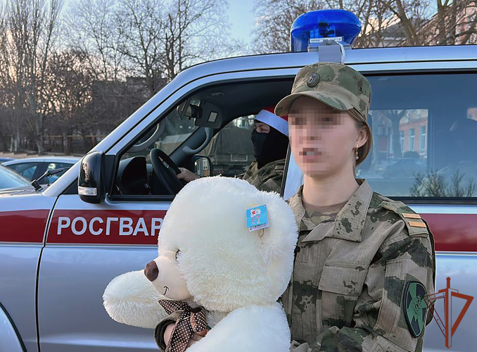 Дед Мороз специального назначения исполнил новогоднее желание старшеклассницы из Запорожской области (видео)