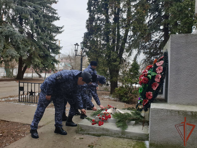 В Карачаево-Черкесии росгвардейцы приняли участие в перезахоронении останков погибших в годы ВОВ советских воинов 