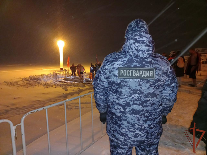 Безопасность празднования Крещения Господня обеспечили военнослужащие и сотрудники Северо-Западного округа Росгвардии