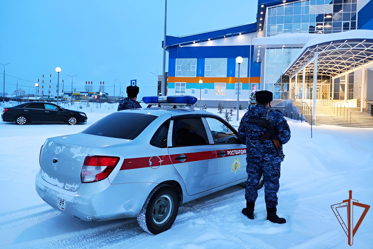 Росгвардейцы задержали повредившего отапливаемую автобусную остановку дебошира на Ямале (видео)